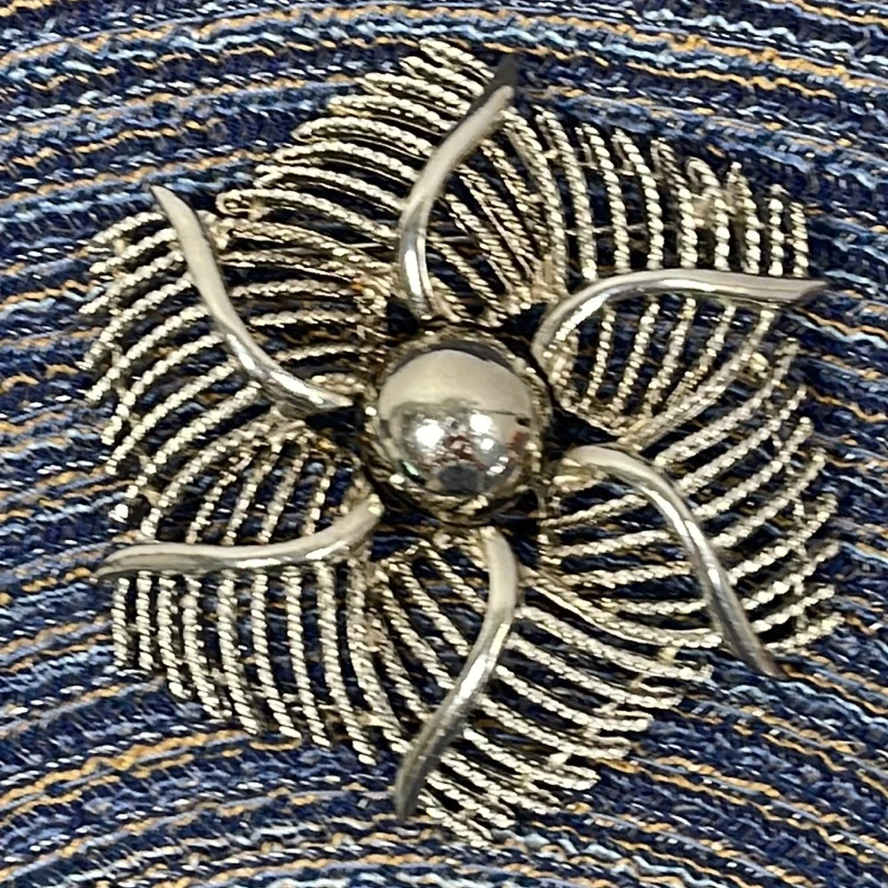 Starburst Spiral Star Sun Starfish Brooch Pin Metal Silver Toned 2.5” Vintage